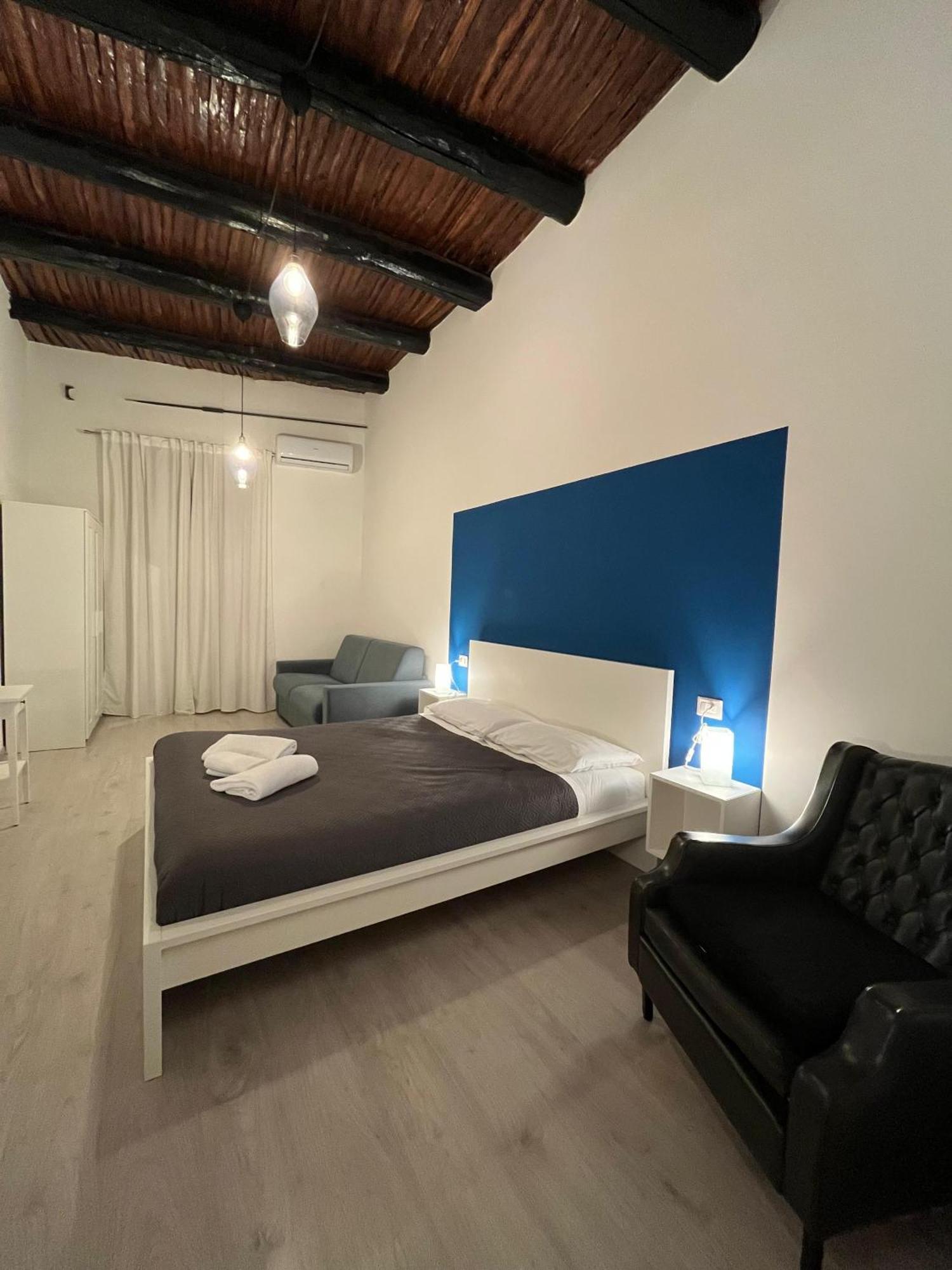 Donna Luisa A Santa Chiara Acomodação com café da manhã Nápoles Exterior foto